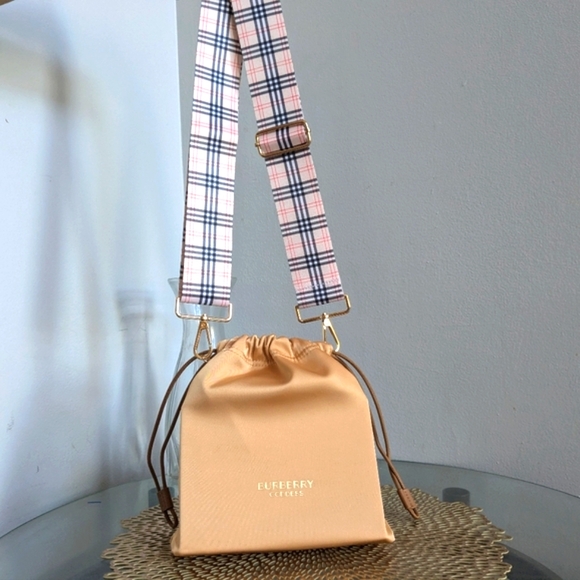 Burberry - Picture 6 of 12